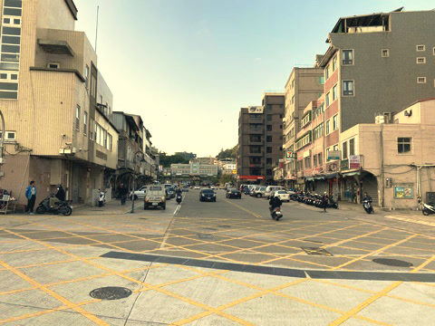 PóTó Cam filter example — a Taipei street through the Honey filter